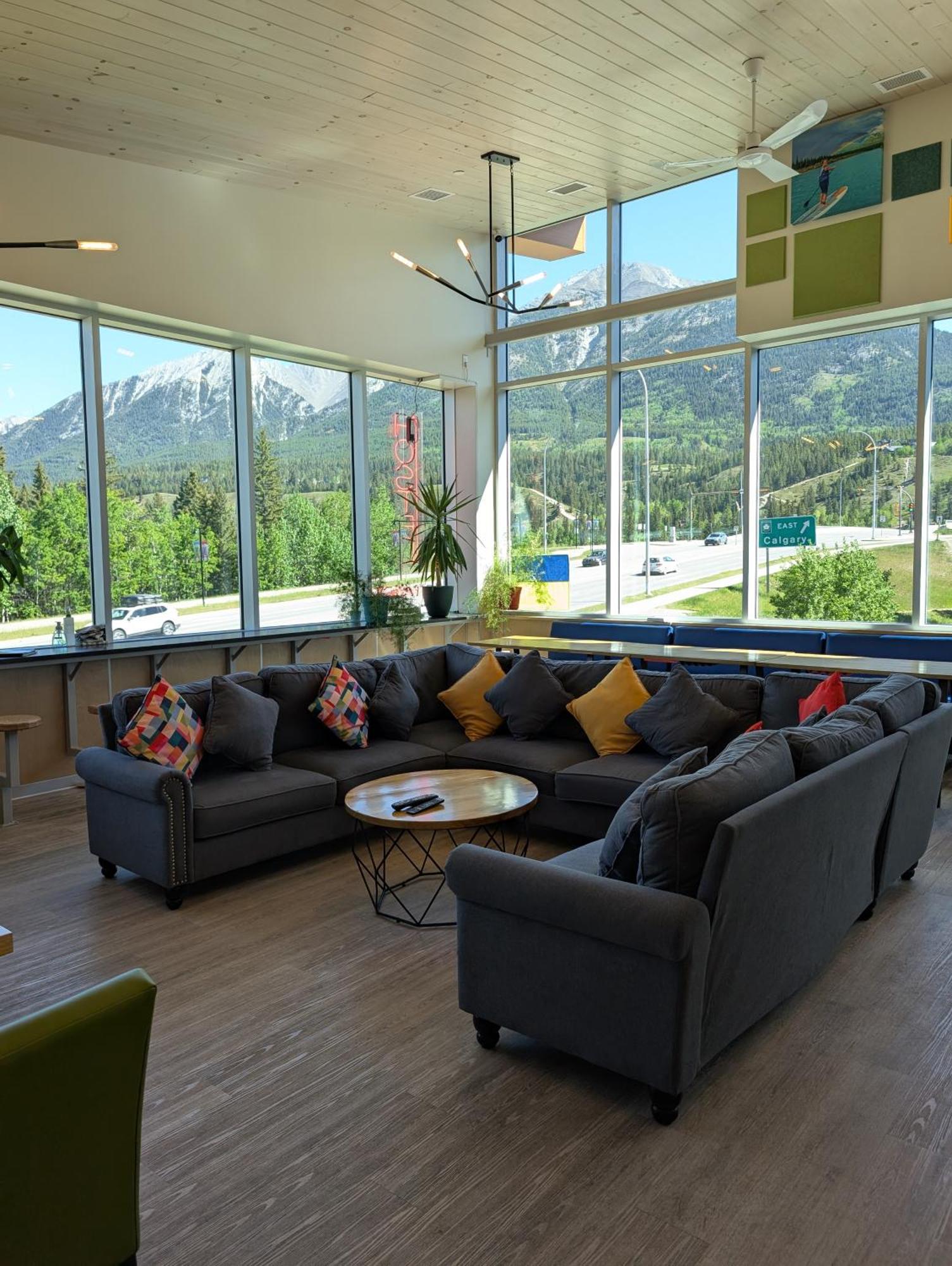 Canmore Downtown Hostel Exterior foto
